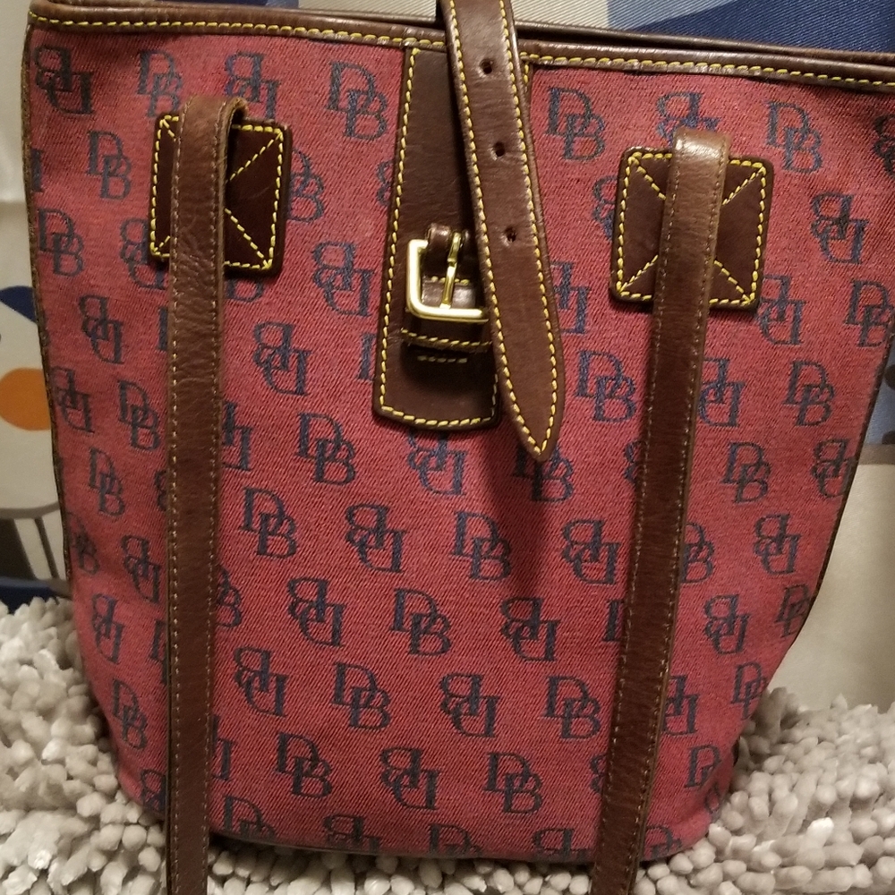 Dooney and bourke purse